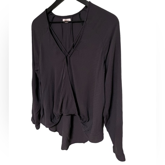 Silence and Noise faux cross cross wrap lightweight shirt - Picture 3 of 11